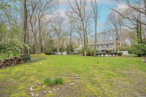 16 Clayton Dr, Huntington Station NY 11746-5503 exterior