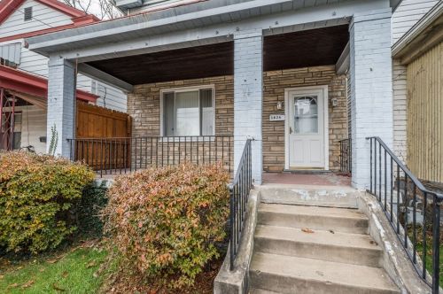 1626 Leolyn St, Pittsburgh PA  15210-3939 exterior