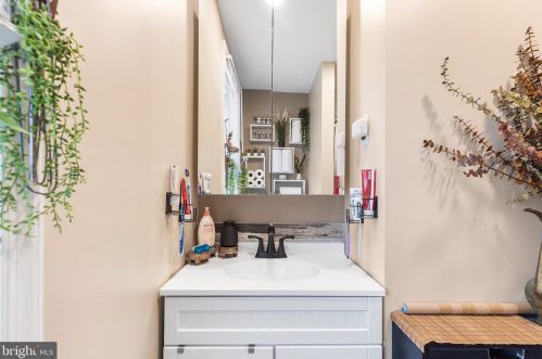 102 Wl Ave, Manor PA 19036-1303 exterior