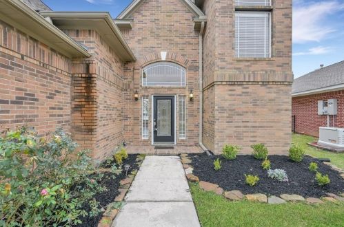 357 Bayshore Dr, Montgomery TX  77356-4738 exterior