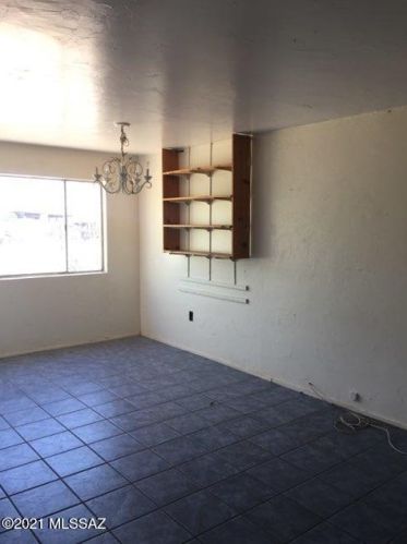 233 Adams St, Tucson AZ  85705-6533 exterior