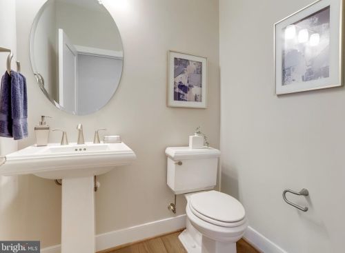 920 Darton Dr, Alexandria VA 22308-2021 exterior