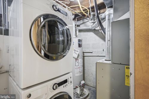 5823 Monticello Rd, Alexandria VA 22303-1302 exterior