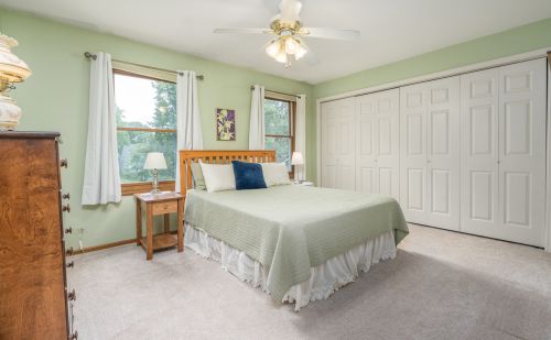 942 Kirk Ave, Elmhurst IL 60126-5143 exterior