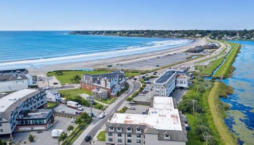 11 Crescent Rd, Middletown, RI 02842-6005