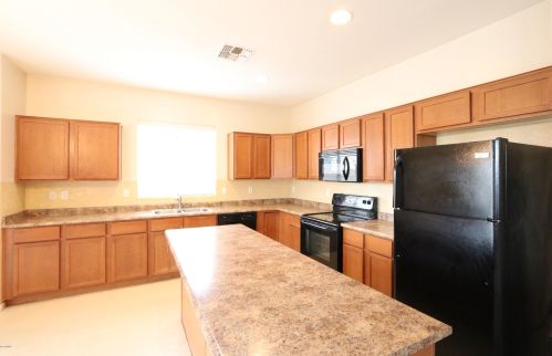 2815 74 Dr, Phoenix AZ 85033-2556 exterior