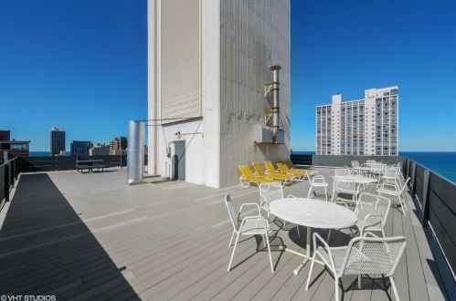 1300 Astor St, Chicago IL 60610-2139 exterior