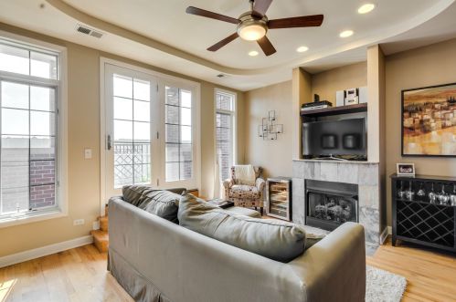 2736 Wolcott Ave, Chicago, IL 60614-8994