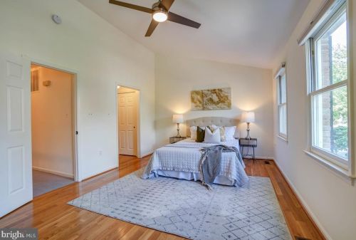 10135 Crestberry Pl, Bethesda MD 20817-1266 exterior