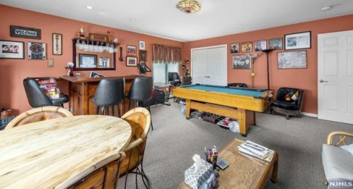 270 Baldwin Ave, Hasbrouck Heights NJ 07604-2301 exterior