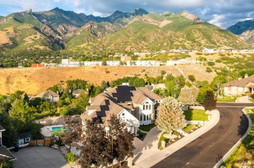 9093 Cyn Gate Cir, Sandy UT 84093-3807 exterior