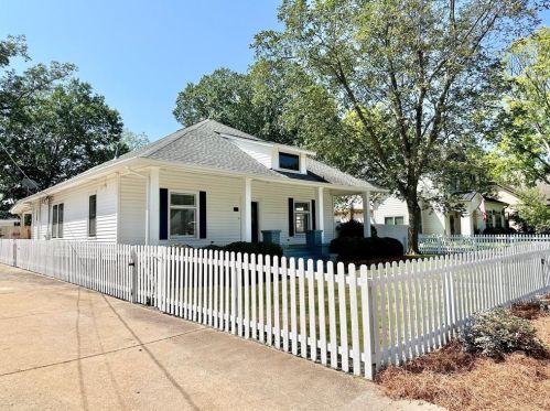 1596 Mercer Ave, Atlanta GA  30337-1547 exterior