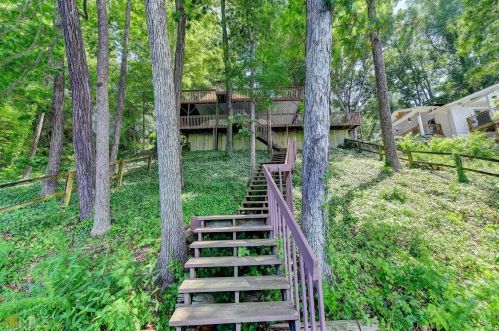 8388 Lake Dr, Lithonia GA  30039-5724 exterior