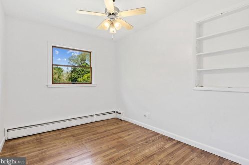 8 Maddock Dr, Trenton NJ 08628-2308 exterior