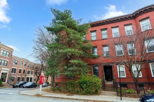 65 Pleasant St, Brookline MA 02446-3723 exterior