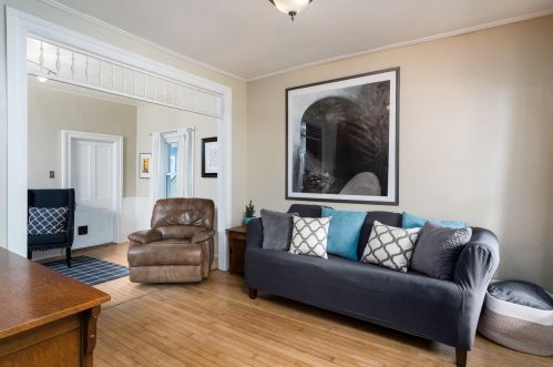 929 Hamilton St, Milwaukee WI  53202-1528 exterior