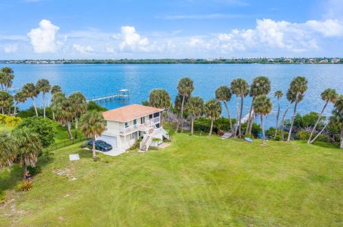 10060 Tropical Trl, Merritt Island FL 32953-6060 exterior