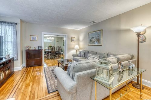 51 7 St, Valley Stream NY 11581-1255 exterior