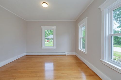 36 Charles St, Concord NH  03303-1528 exterior