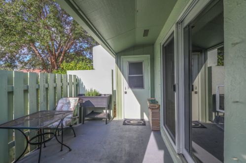 28 Camden Ln, Boynton Beach FL 33426-7704 exterior