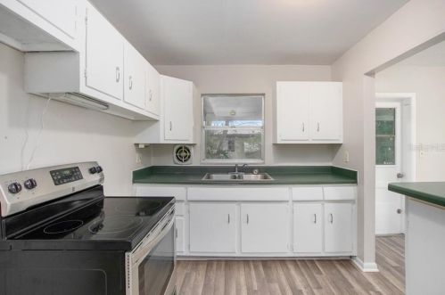 10004 28th St, Tampa, FL 33612-7106