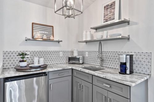 2517 Ellijay Dr, Atlanta GA  30319-3472 exterior