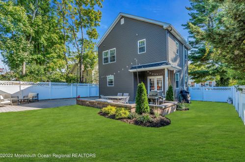 33 Avenue C, Atlantic Highlands NJ  07716-1069 exterior