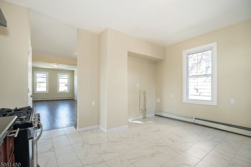 30 Glover Ave, West Paterson NJ 07424-2843 exterior