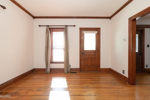 1104 Hoffman St, Three Rivers MI 49093-1017 exterior