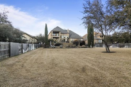 217 Emerald Rdg Dr, Austin TX 78732-1234 exterior