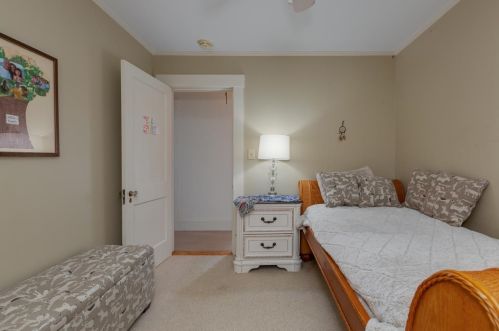 28 Westbourne Rd, Concord NH 03301-2916 exterior