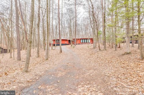 863 The Woods Rd, Hedgesville, WV