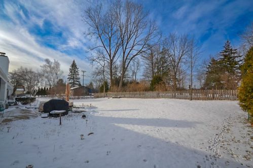 8221 Mohawk Rd, Milwaukee WI 53217-1737 exterior