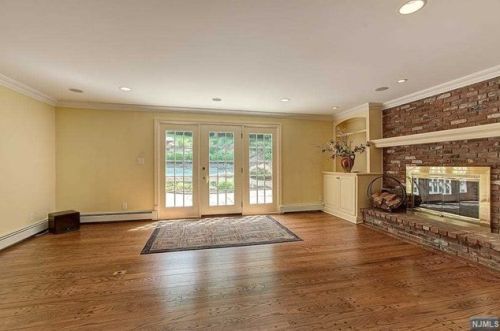 36 Saddle River Rd, Upper Saddle River NJ  07458-3205 exterior