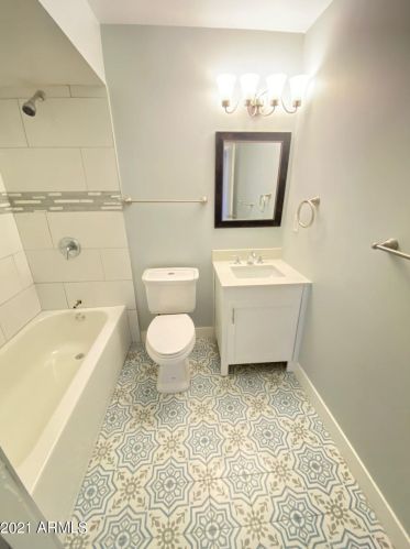 7015 Camelback Rd, Phoenix AZ  85033-1535 exterior