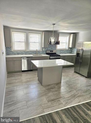 6545 Guyer Ave, Philadelphia PA 19142-2602 exterior