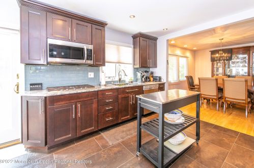 21 Hampton Dr, East Freehold NJ 07728-3147 exterior