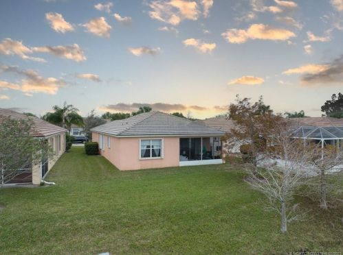 9956 Chadwick Dr, Fort Pierce FL 34987-2418 exterior