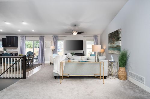 4886 72nd St, Milwaukee, WI 53220-4484