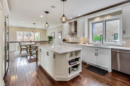 1542 Oakdale Ave, Chicago IL 60657-4024 exterior