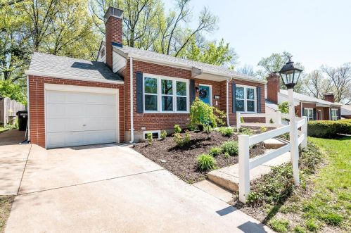 2840 Manderly Dr, Saint Louis, MO 63144-2629