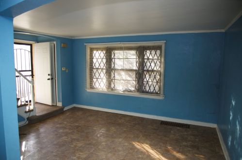 9803 Clyde Ave, Chicago, IL 60617-5218