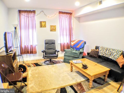 223 Girard Ave, Philadelphia PA 19130-1420 exterior