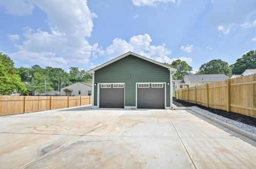 1477 Mercer Ave, Atlanta GA  30337-1515 exterior