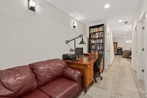 641 Bowen Ave, Chicago IL  60653-2824 exterior