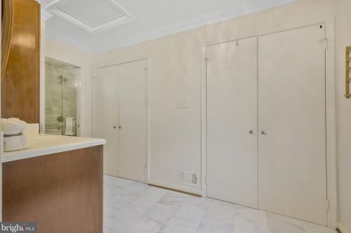 2105 Rampart Dr, Alexandria VA 22308-1537 exterior