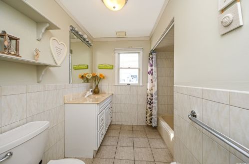 95 Midway St, Babylon NY  11702-4311 exterior