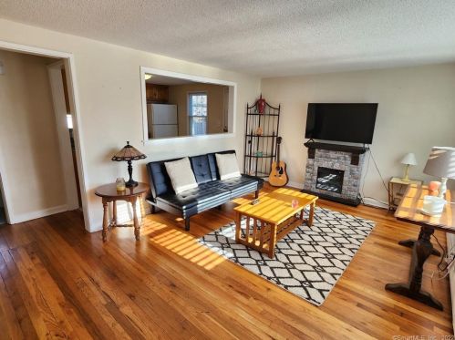 121 Loomis St, Manchester CT  06042-1947 exterior