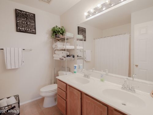 2124 Cathedral Rock Dr, Phoenix AZ 85045-1821 exterior