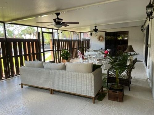 301 Castle Ct, Fort Pierce, FL 34952-6782